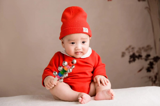 中国台湾宝宝几个月戴银手镯好